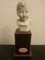 BUSTO DE NIÑO SOBRE PEANA